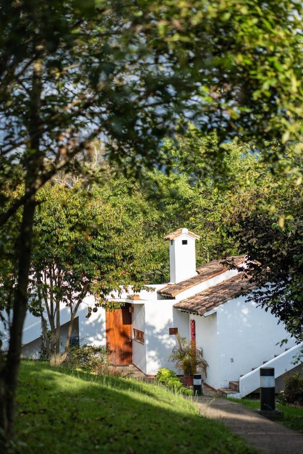 Отель Passadhi Ayurveda & Yoga Retreat Вилья-де-Лейва Экстерьер фото